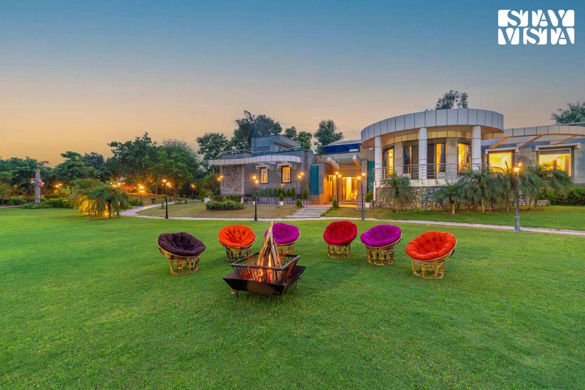 Stayvista At Wandering Vines Indoor Pool 4Bhk Luxury Villa In Delhi Sohna Exterior photo
