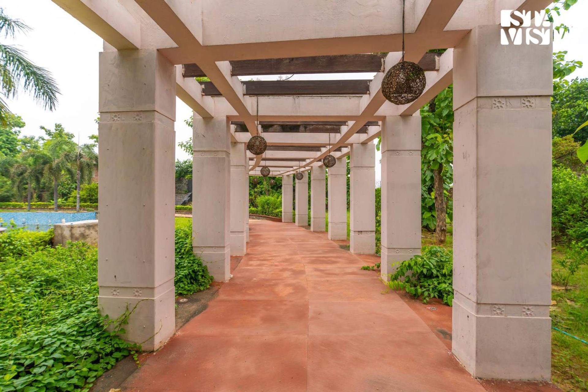 Stayvista At Wandering Vines Indoor Pool 4Bhk Luxury Villa In Delhi Sohna Exterior photo