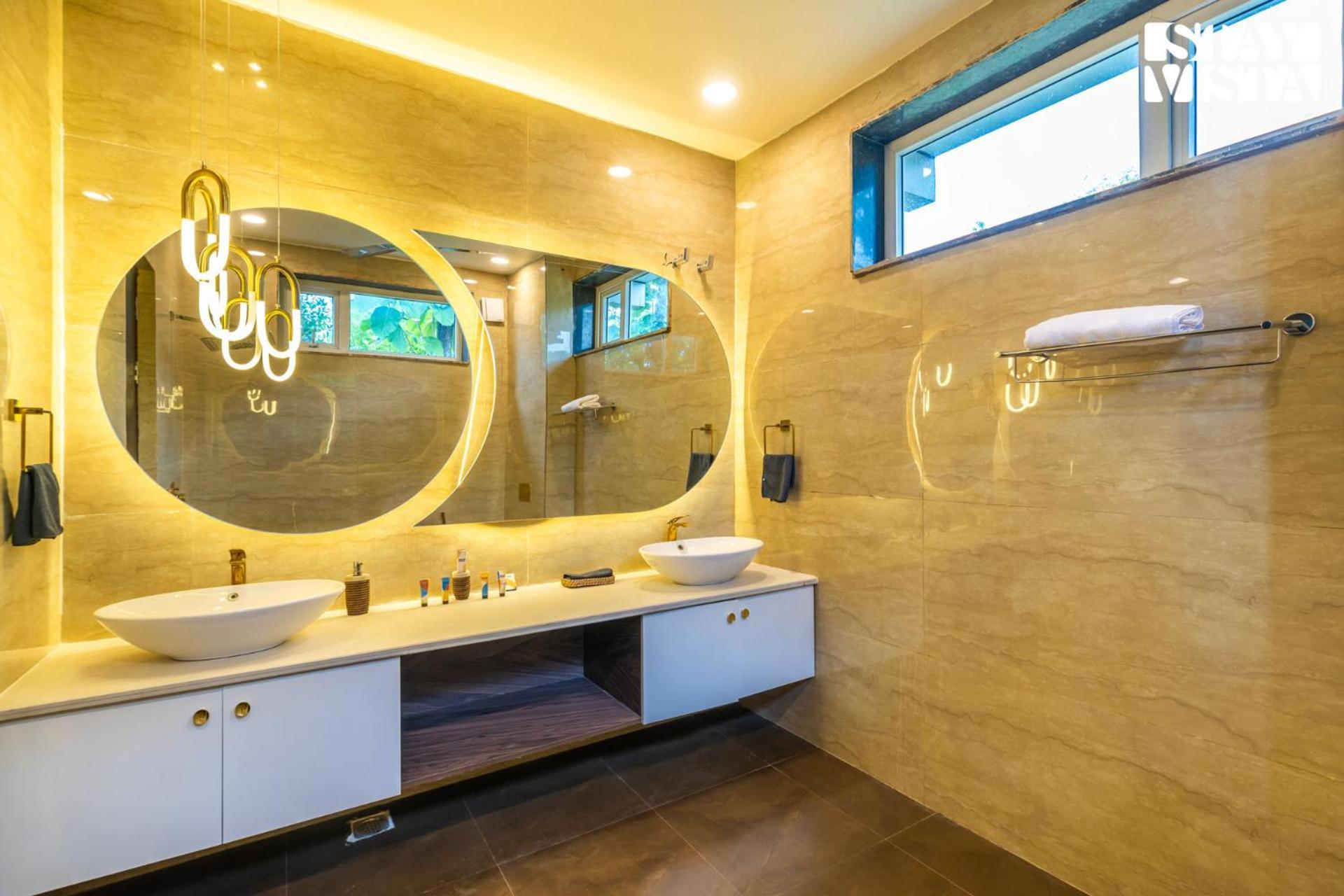 Stayvista At Wandering Vines Indoor Pool 4Bhk Luxury Villa In Delhi Sohna Exterior photo