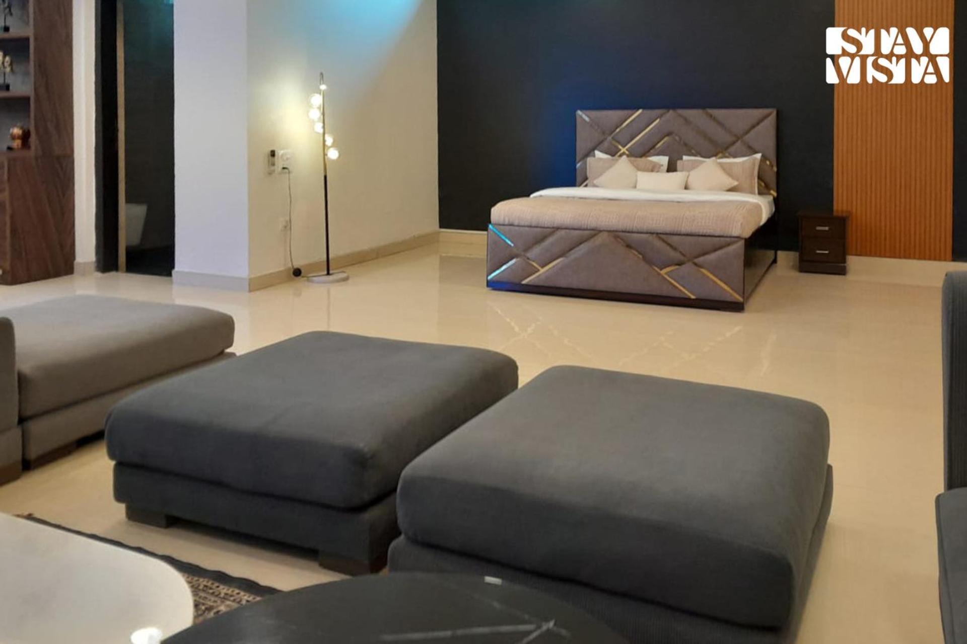 Stayvista At Wandering Vines Indoor Pool 4Bhk Luxury Villa In Delhi Sohna Exterior photo